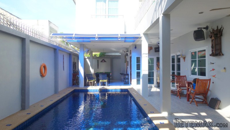 Near new 3 plus bedroom pool-property..