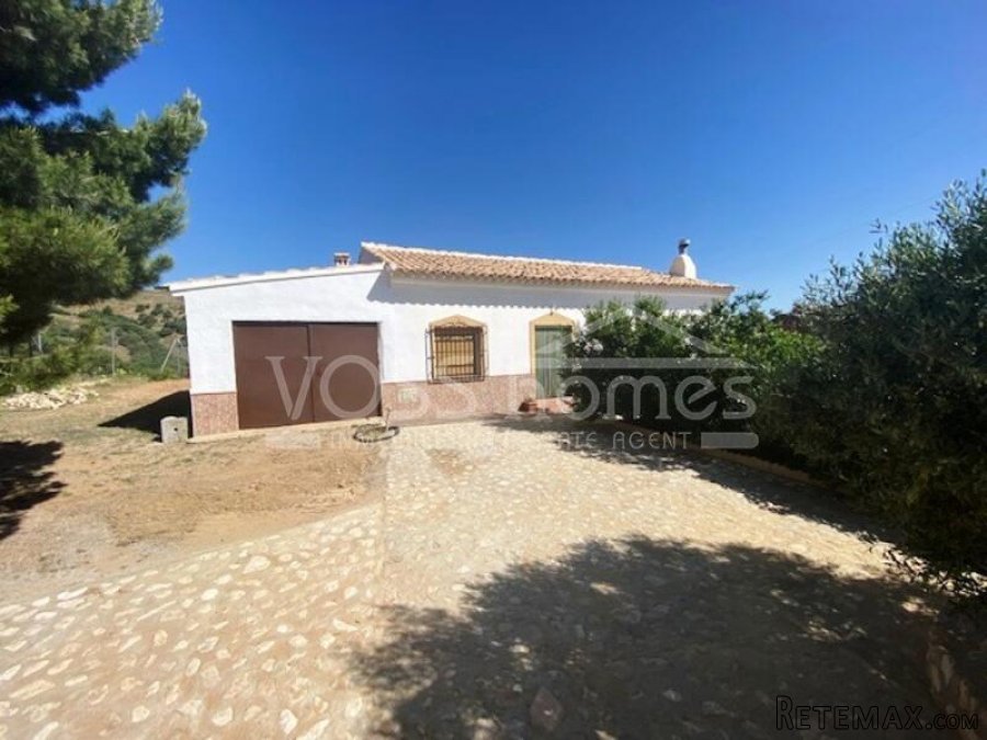 Attractive country property with 2 bedrooms & 1 bathroom.. - 20