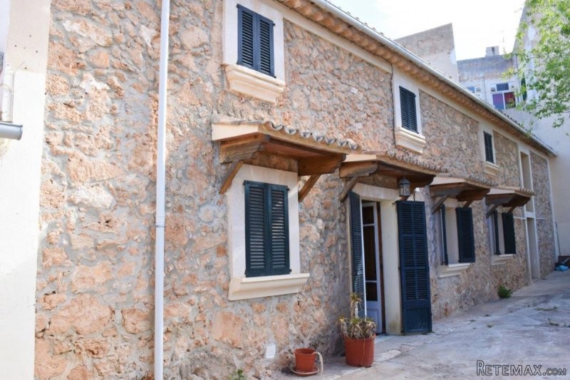 Great townhouse with garden in Portol