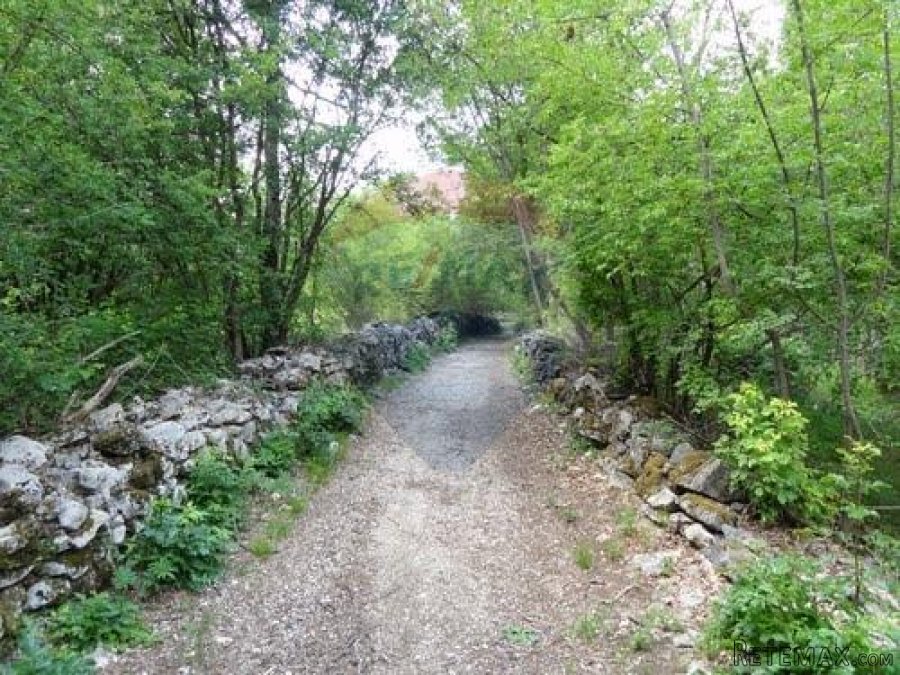 Marčelji - građevinski teren za poslovno stambeni objekt, ha - 3