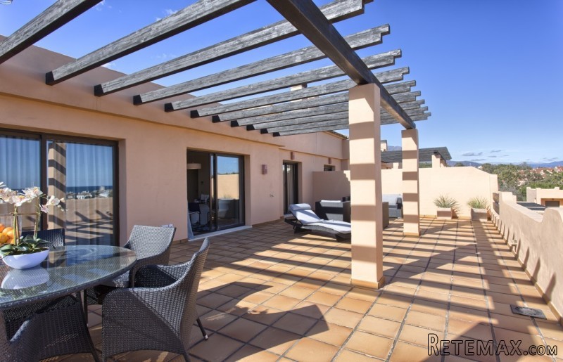 2 bedroom property near Casares Playa..