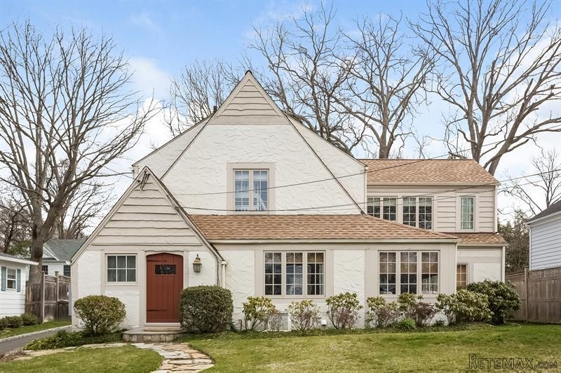 4 bedroom House For Sale: 17 Oval..