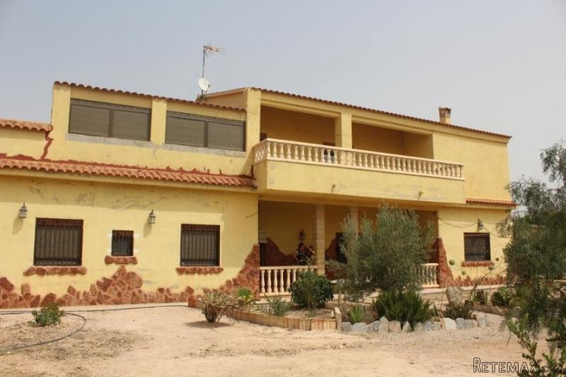 Just Reduced - 6bed 2 bath walking..