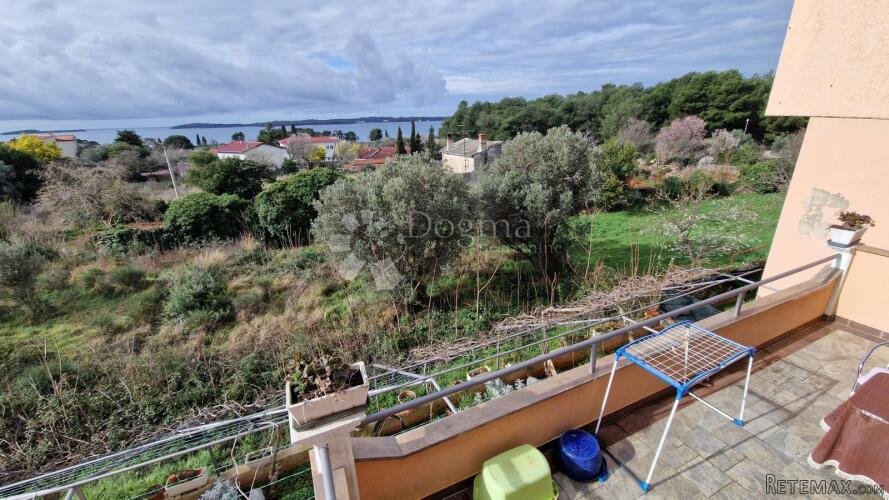 Komforna kuća s 5 apartmana i pogledom na more - 2