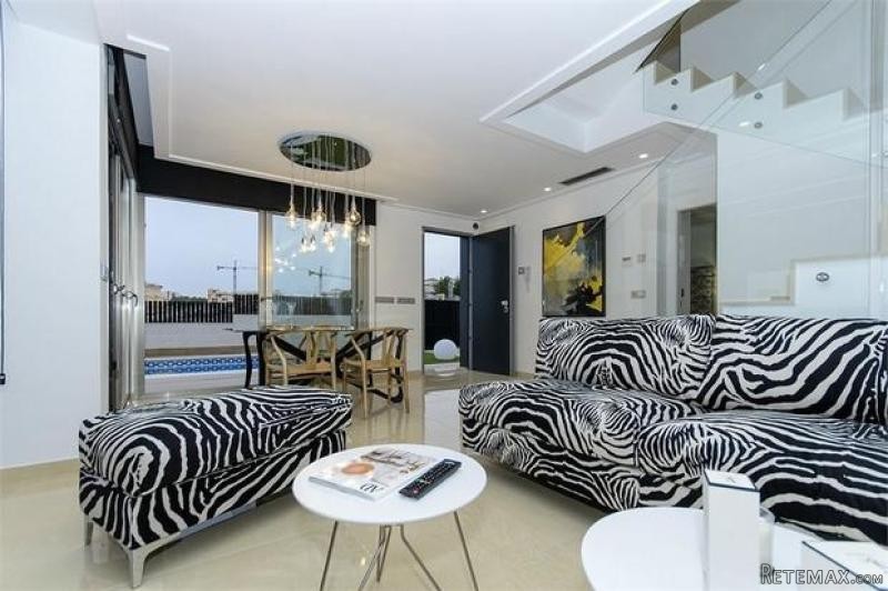 3 bedroom detached house for sale - 2