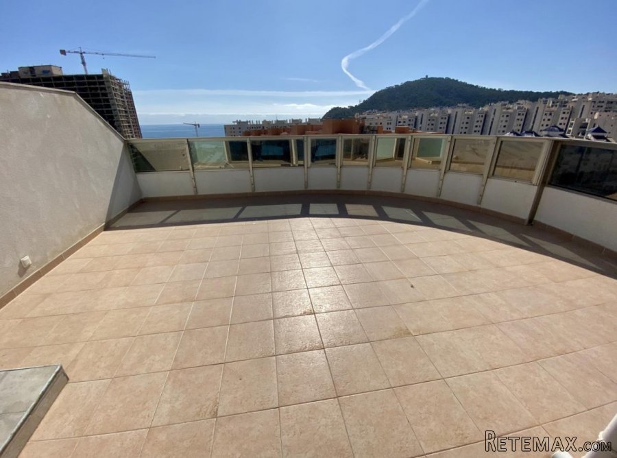 Precioso ático dúplex de 120m2 con vistas al mar y Junto a..