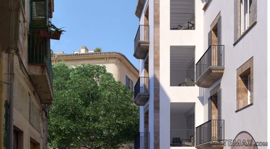 Luxury apartment with a porch and private parking in one of..