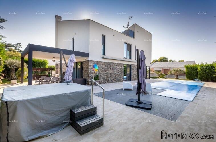 FAŽANA - Samostojeća vila premium klase, sa bazenom, liftom..