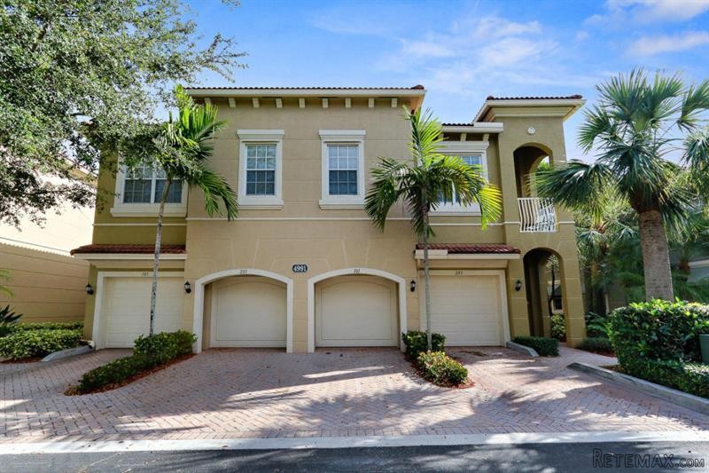 3 bedroom Residence For Sale: Palm..