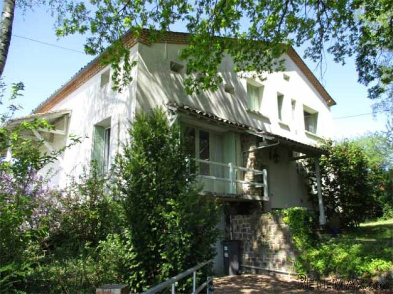 Beautifully Located House With 5..