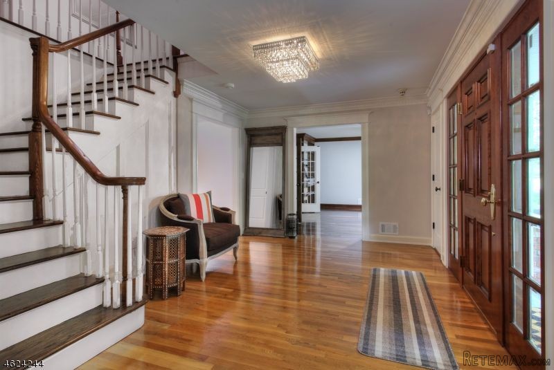 5 bedroom Detached House For Sale: 100.. - 2
