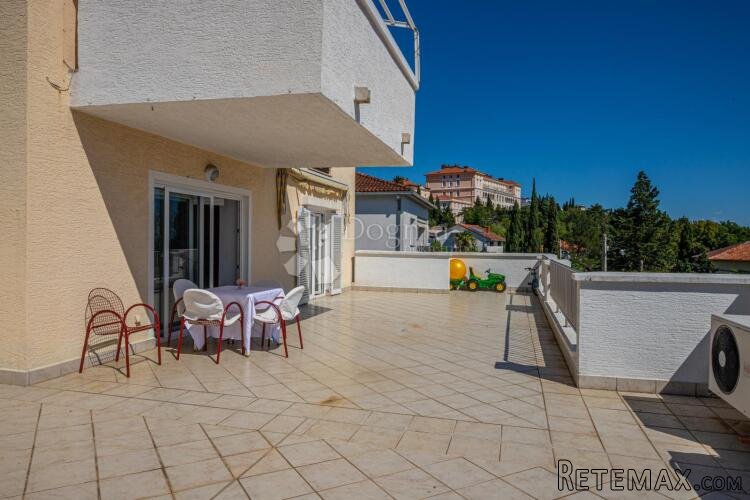 APARTMAN CRIKVENICA S NEODOLJIVIM POGLEDOM NA MORE