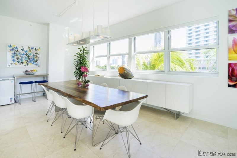 3 bedroom Flat For Sale: 6103 Aqua Av #.. - 2
