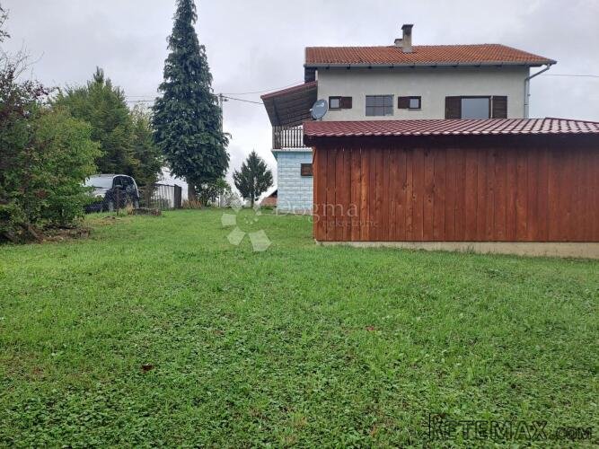 Baš je lijepa, okućnica još više
