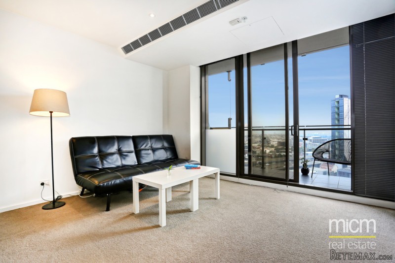 An Epic Open-Plan Living With Bay Views - 2