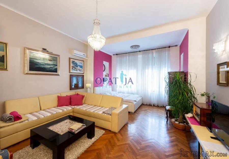 PEĆINE - Predivan stan od 107 m2 s dvije garaže i okućnicom! - 2