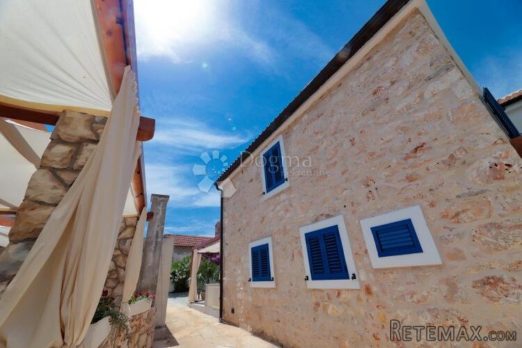 MEDITERANSKI BISER NA OTOKU MOLATU – DVOJNA KUĆA S VELIKIM T - 3