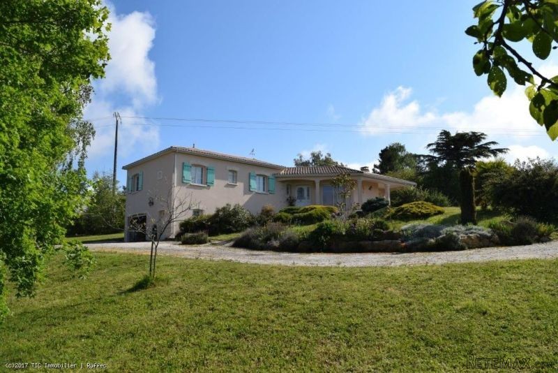 Bungalow Built In 2002 With 3 Bedrooms..