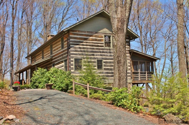 Large Stonebridge Log Home NC Mountains