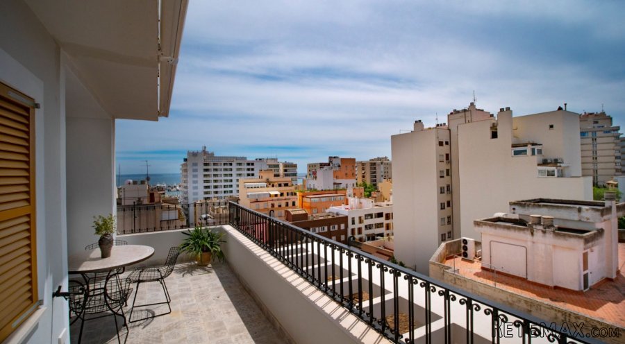 The property offers a total constructed area of 312,7..
