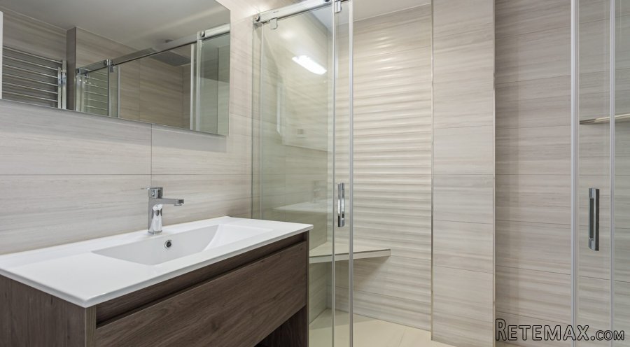 Beautiful apartment located in the desired residential..