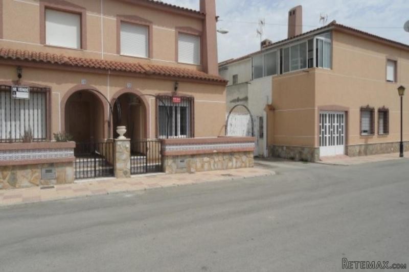 Large Townhouse With Garage in..