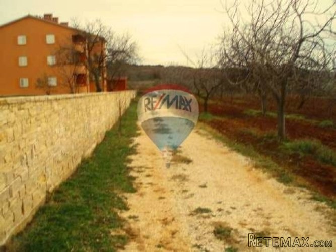 Lijepa građevinska zemljišta u Rovinjskom selu 1830 m2 - 2