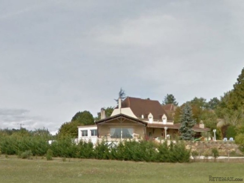 Well Renovated Villa With Swimming Pool.. - 2