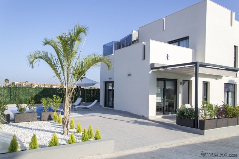 5 Bedrooms - Villa - Alicante - For Sale