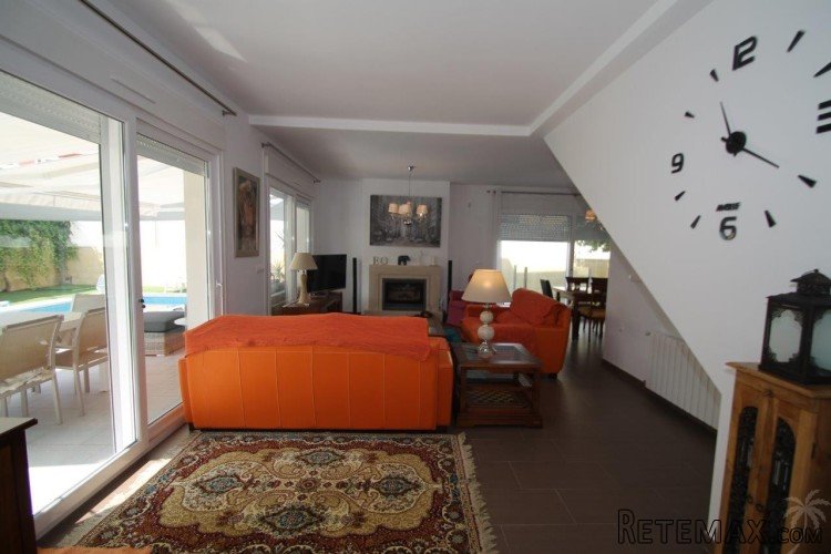 Only 4 kilometers from the sandy beach of Arenales del Sol.. - 2