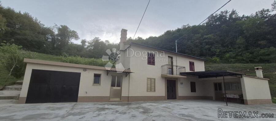 Predivno imanje s pogledom na Učku i dvorac Belaj – 2475 m²