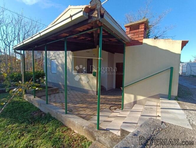 SAMOSTOJEĆA KUĆA NA ŠOLTI - 2