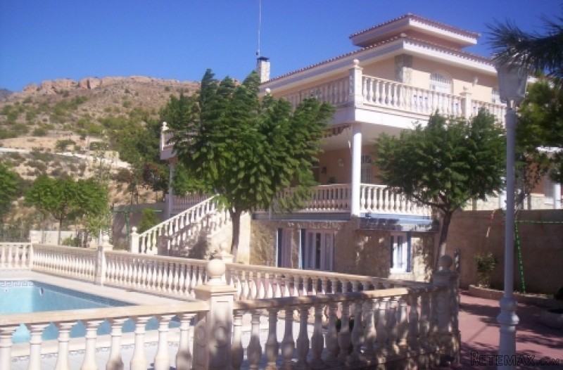 Crevillente - Gorgeuos 7 Bed Detached..
