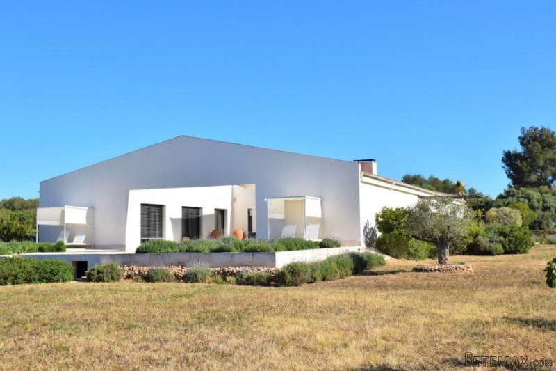Minimalistic country house in idyllic..