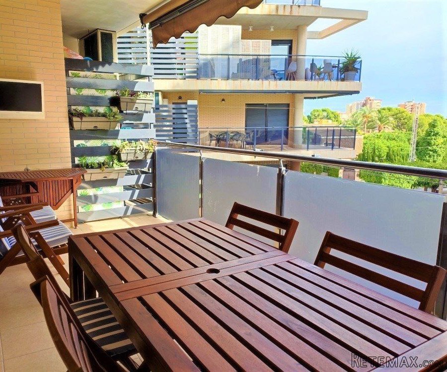 Apartamento luminoso de 2 dormitorios, 2 baños y un..