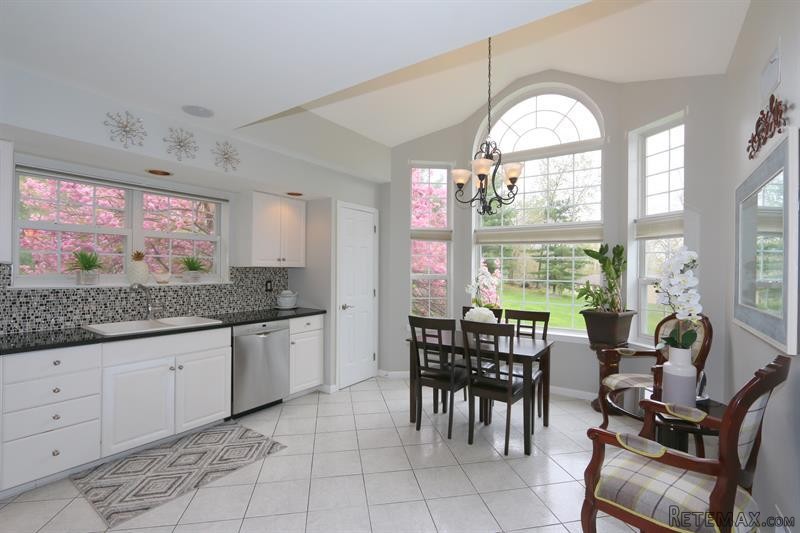 5 bedroom House For Sale: 7 Astor Drive.. - 2
