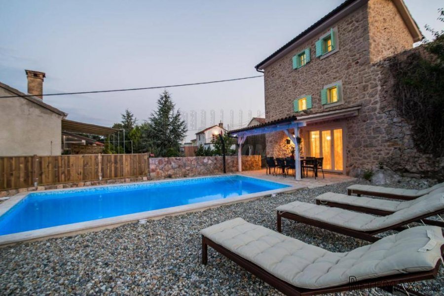Prekrasna renovirana kuća s bazenom i pogledom! - 9