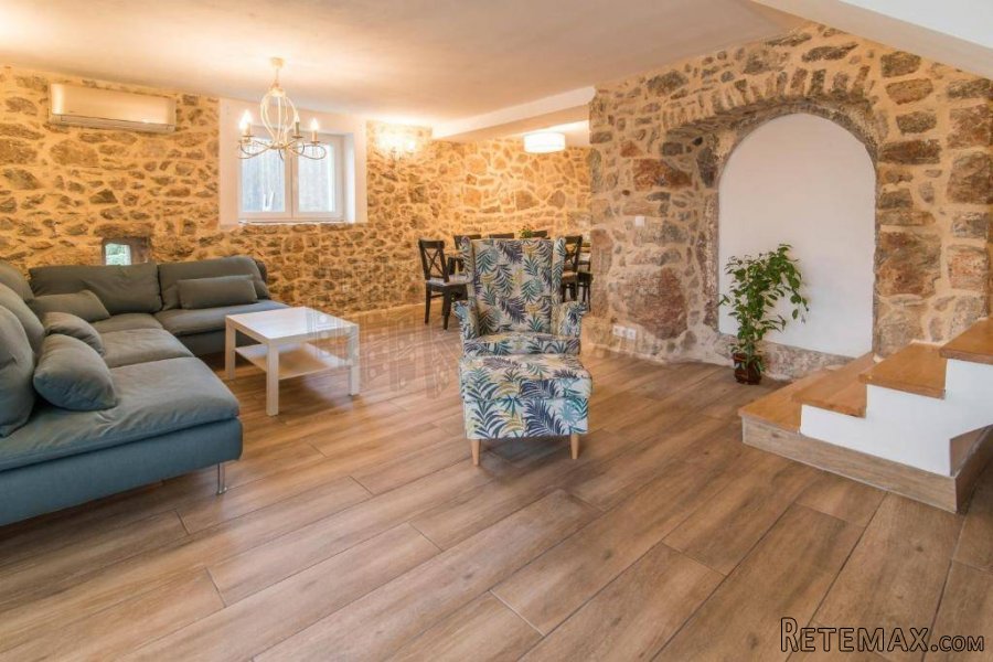 Prekrasna renovirana kuća s bazenom i pogledom! - 10