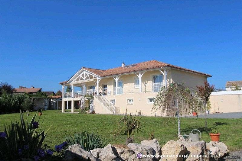 Modern Property Set Near Bergerac