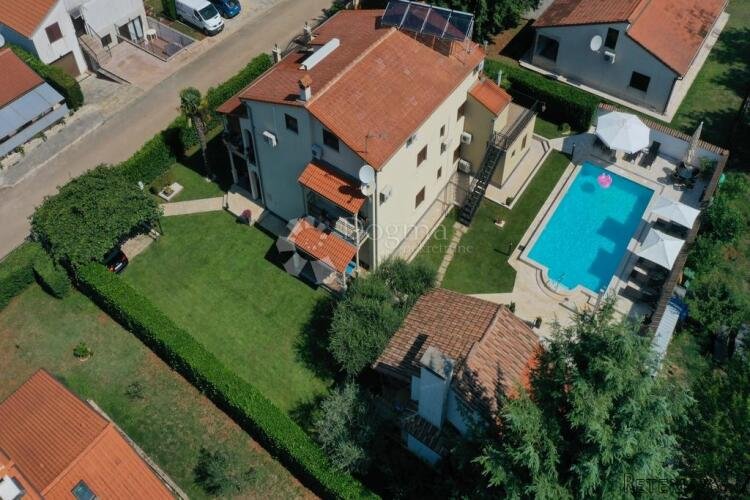 KUĆA SA 5 STAMBENIH JEDINICA, BAZENOM i POGLEDOM NA MORE - 2
