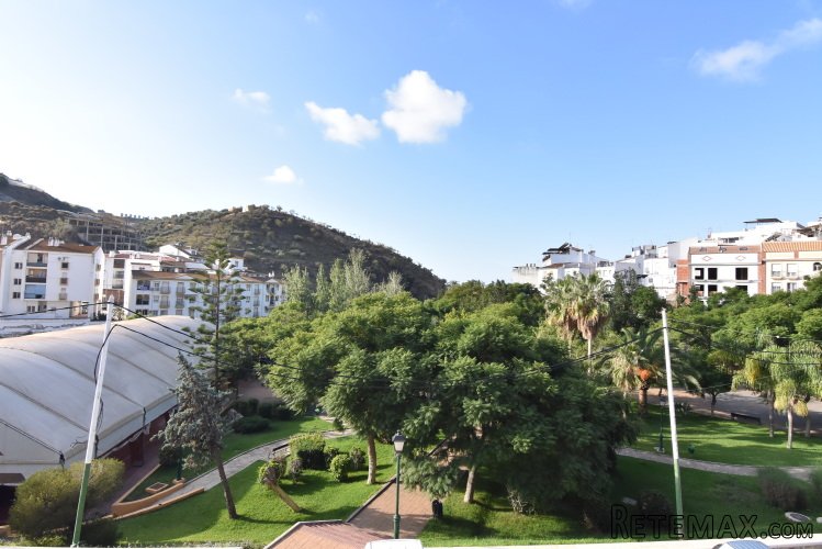 Mycket fin & ljus lägenhet i Algarrobo, öster om Nerja, med..