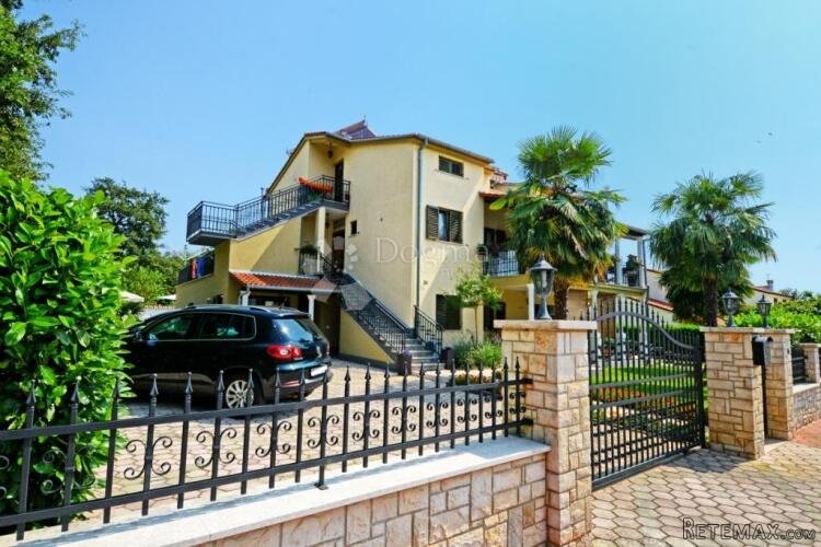 KUĆA SA 5 STAMBENIH JEDINICA, BAZENOM i POGLEDOM NA MORE - 3