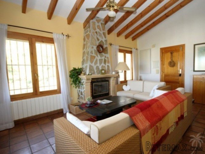 This lovely villa is located in a perfect sunny position.. - 3