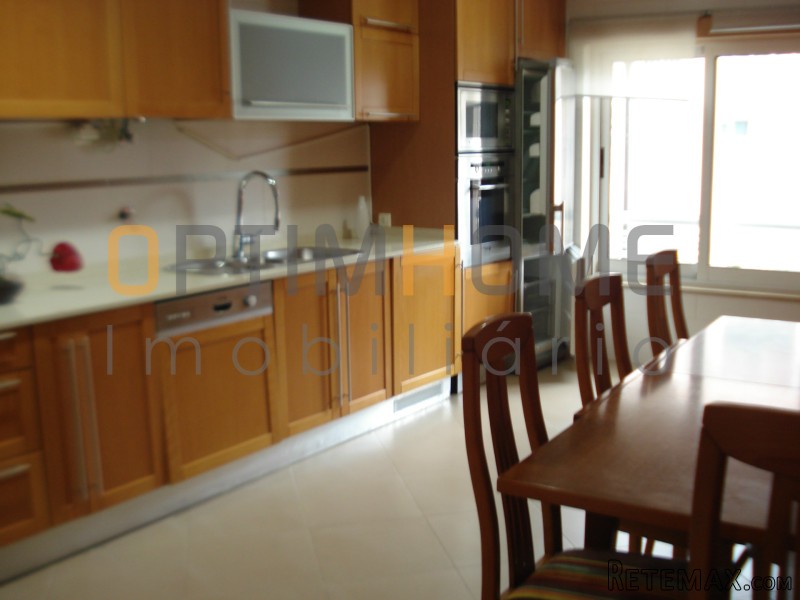 3 Bedrooms Flat For Sale - Santarem