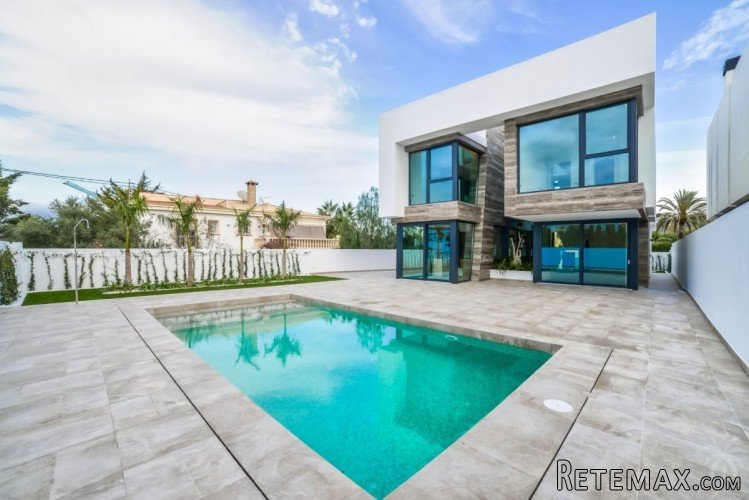 6 Newly built Luxurious villas in the center of Albir with..