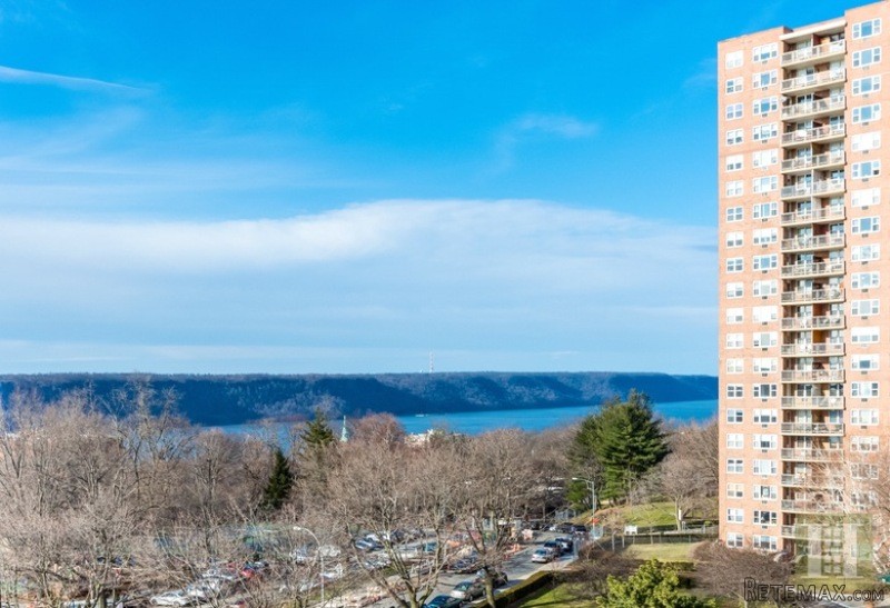 2 bedroom Apartment For Sale: 5700..