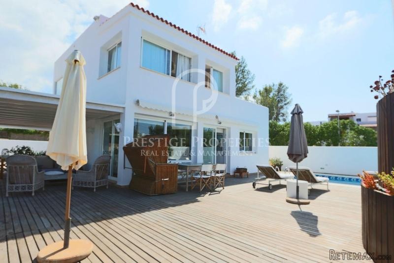 Modern House with Swimming Pool near..