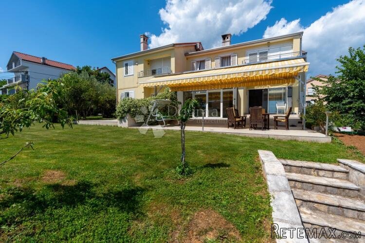 SRDOČI-EXLUSIVNO SAMOSTOJEĆA KUĆA SA TRI ODVOJENA STANA!!
