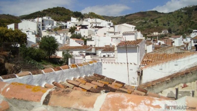 2 bedroom, 1 bathroom Apartment, (build..