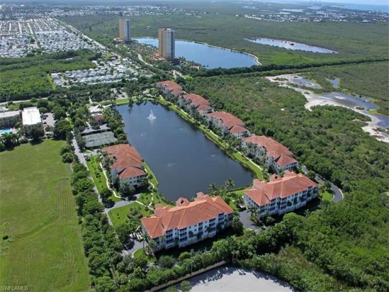 2 bedroom Condominium For Sale: Fort..